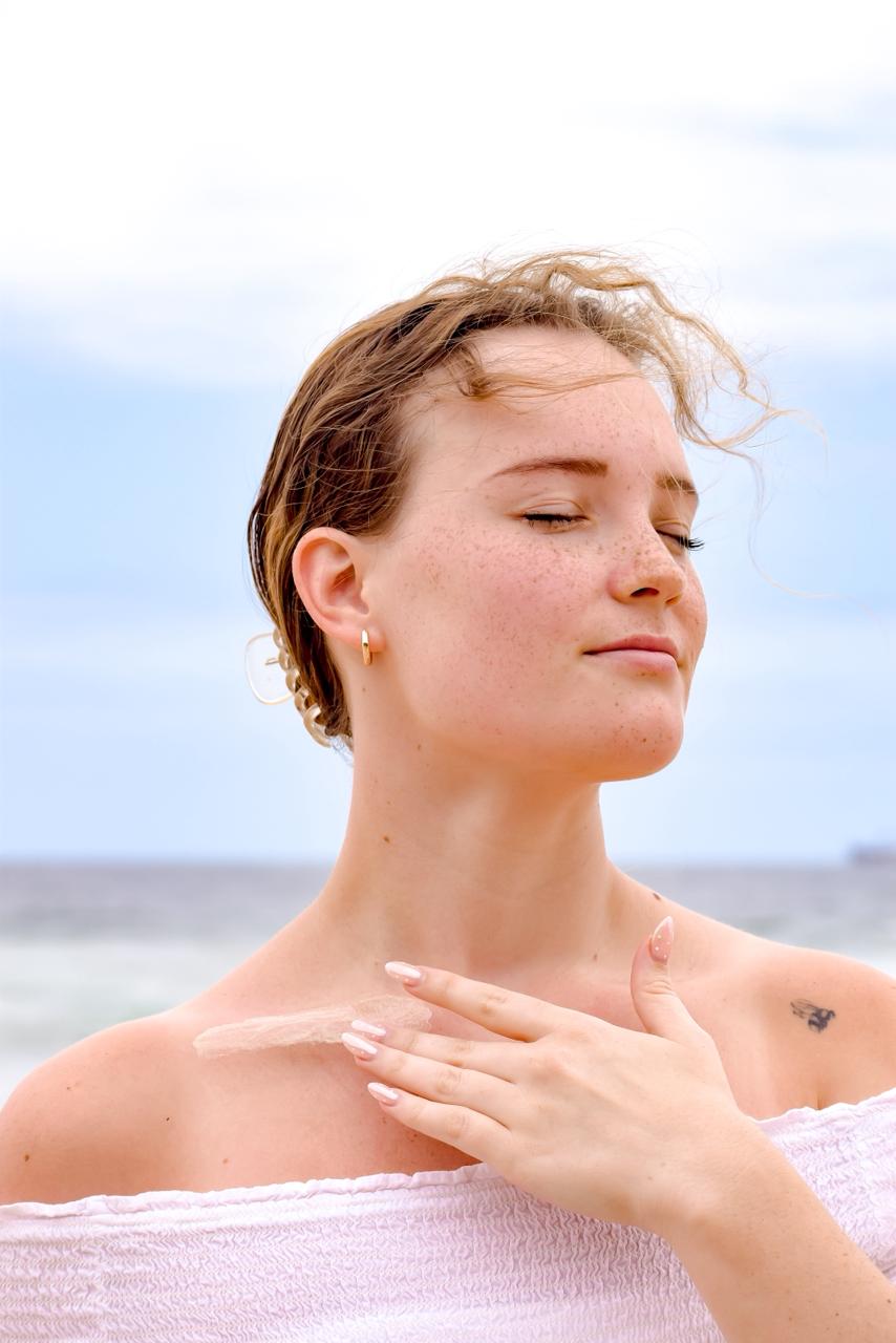 "SHE'S A GLOW-GETTER" FACE & BODY GOLD DROPS