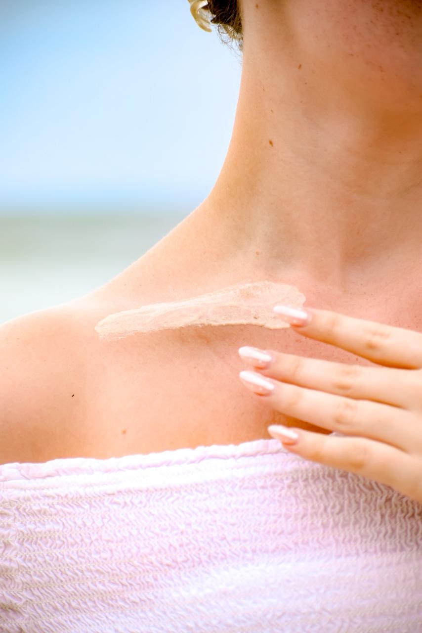 "SHE'S A GLOW-GETTER" FACE & BODY GOLD DROPS